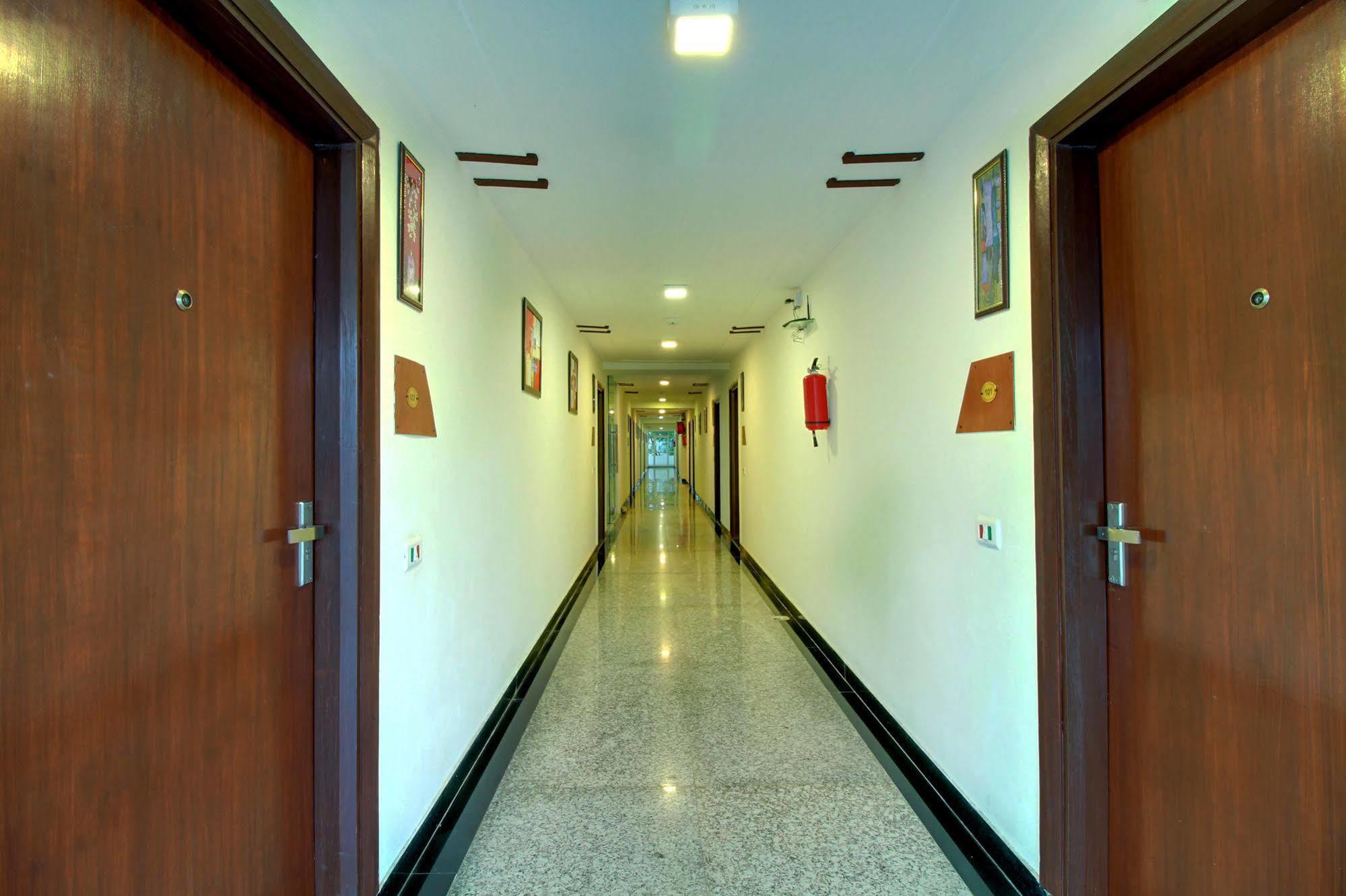 Hotel Staayz Premium Gurgaon Zewnętrze zdjęcie